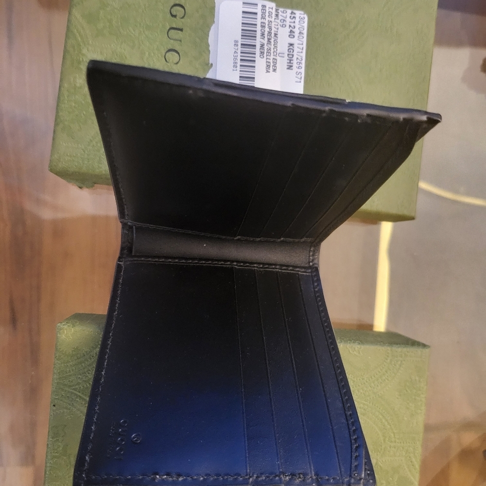 Authentic GG Supreme Bifold Wallet - Picture 7 of 8
